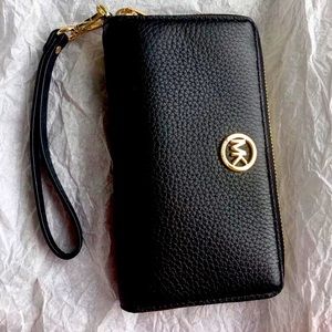 NWT Michael Kors Fulton black large Flat Mf phone case wallet wristlet leather